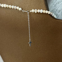 Load image into Gallery viewer, Colier cu perle de cultură - cruce
